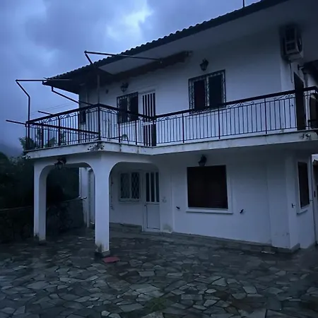 Lägenhet πάροδος νικολάου σταθούση